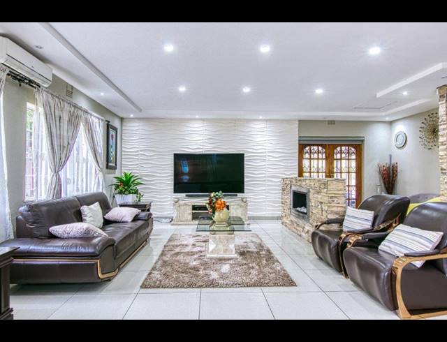 3 BEDROOM APARTMENT FOR SALE IN KENSINGTON B